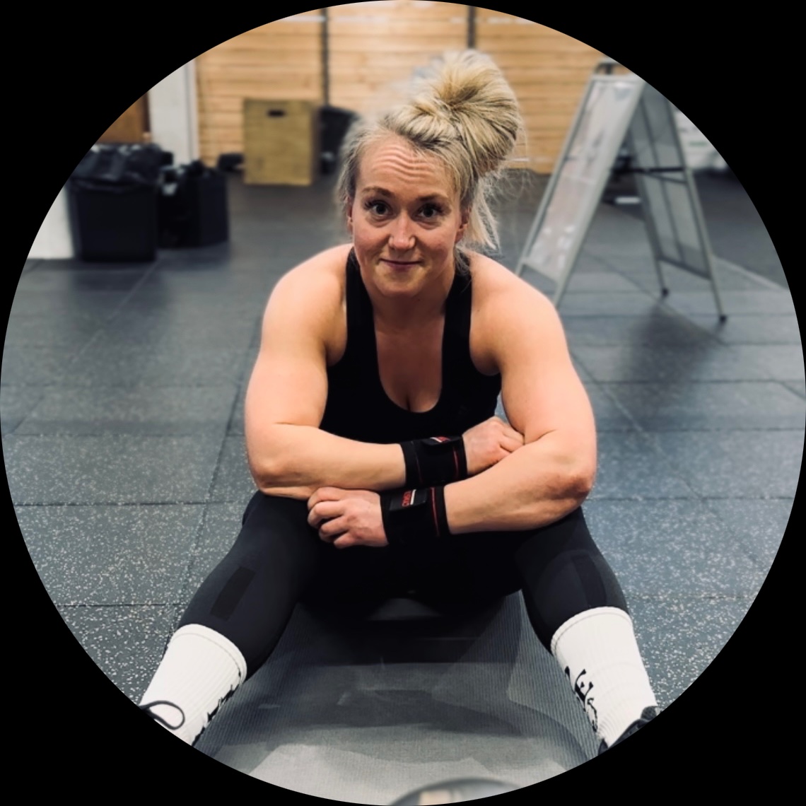 Nelly, MANA Valmennuksen valmentaja